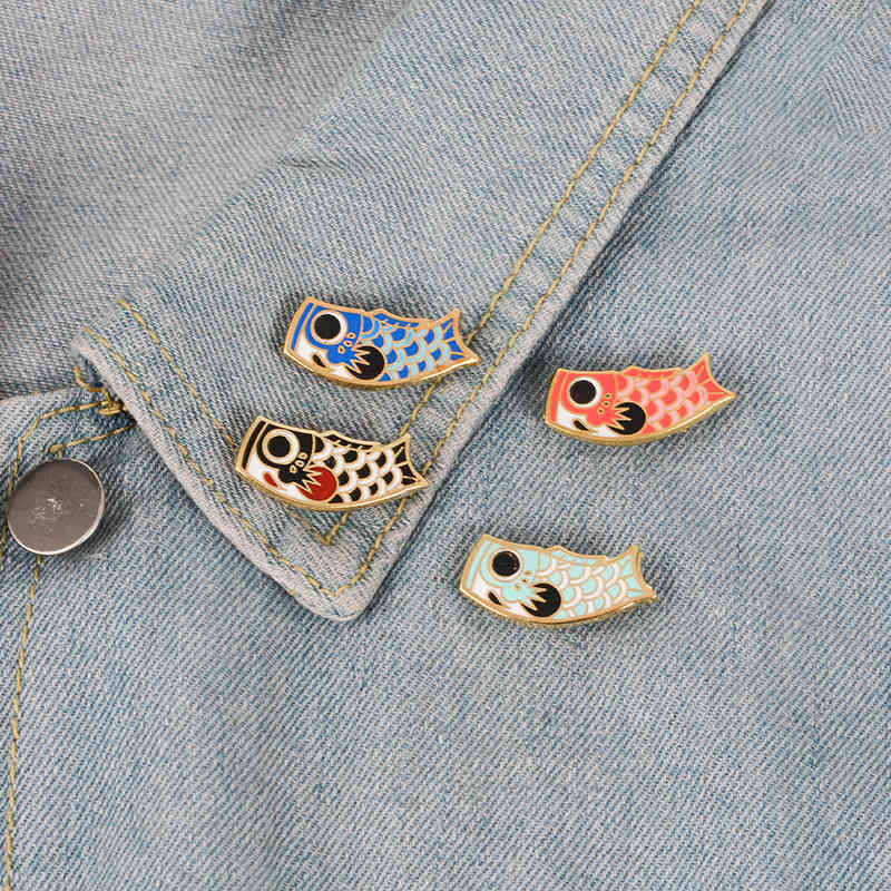 

Japanese Koi Enamel Pin Fashion Color Fish Flag Brooch Backpack Clothes Lapel Pin Animal Jewelry Gift for Friends