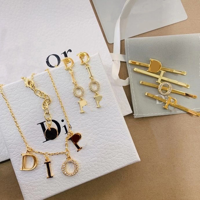 

Designer Jewelry Designers Necklace Earrings Hairpin Charm Women Exquisite Craftsmanship Dangle Choker Brand Letter LOGO Crystal Electrogild, Black