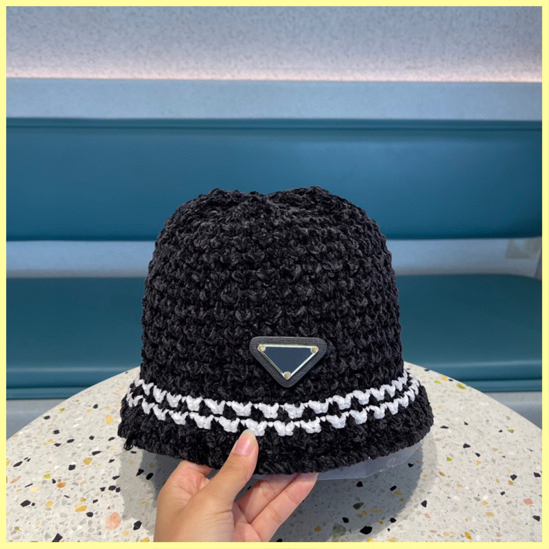 

2021 Women Bucket Hat Designers Hats Mens Triangle caps Designer Woolen Knitted Cap Winter Elastic Knit Warm Bonnet Beanies 21102807R, Box