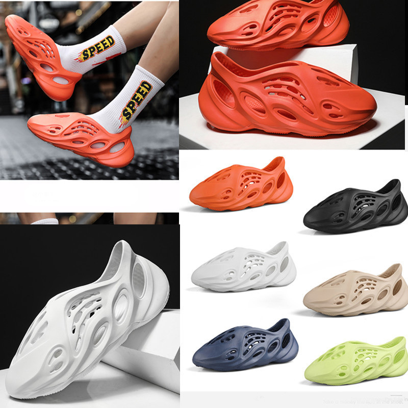 

New Fashion Unisex Kanye Women Foam Runner Summer Coconut Hole Men's Slide Casual Mules Beach Slippers Shoes Euro Size 36-47 Q0512, Black