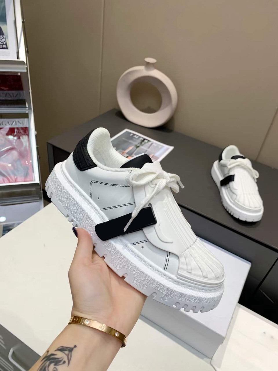 

Classical Casual Shoe Retro Designer Sneakers Men Shoes Black Luxury Designers Sneaker Chaussures Top Quaity Newest