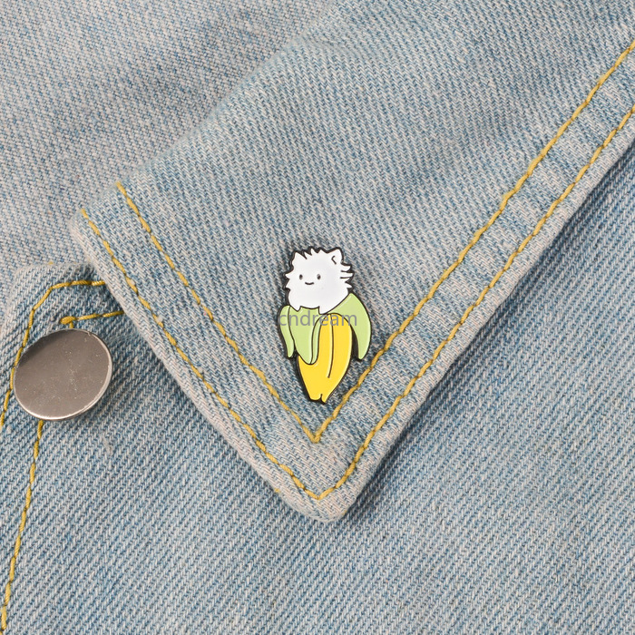 

Yellow Banana Cat Hedgehog Animal Brooch Pins Enamel Lapel Pin for Women Men Top Dress Cosage Fashion Jewelry Will and Sandy