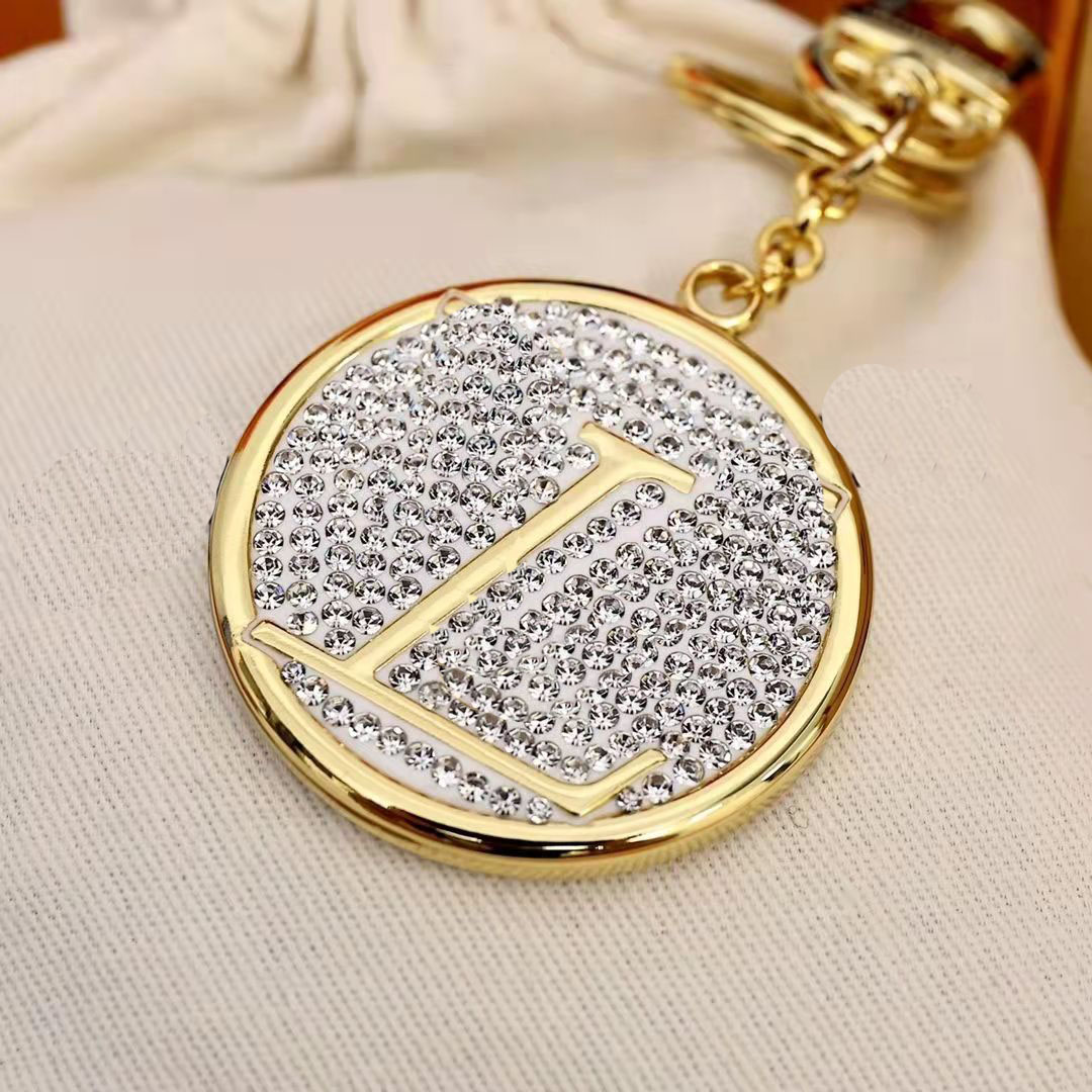 

Luxury designer keychain car keychain fashion trend advanced diamond set boutique key chain, suitable for men and women