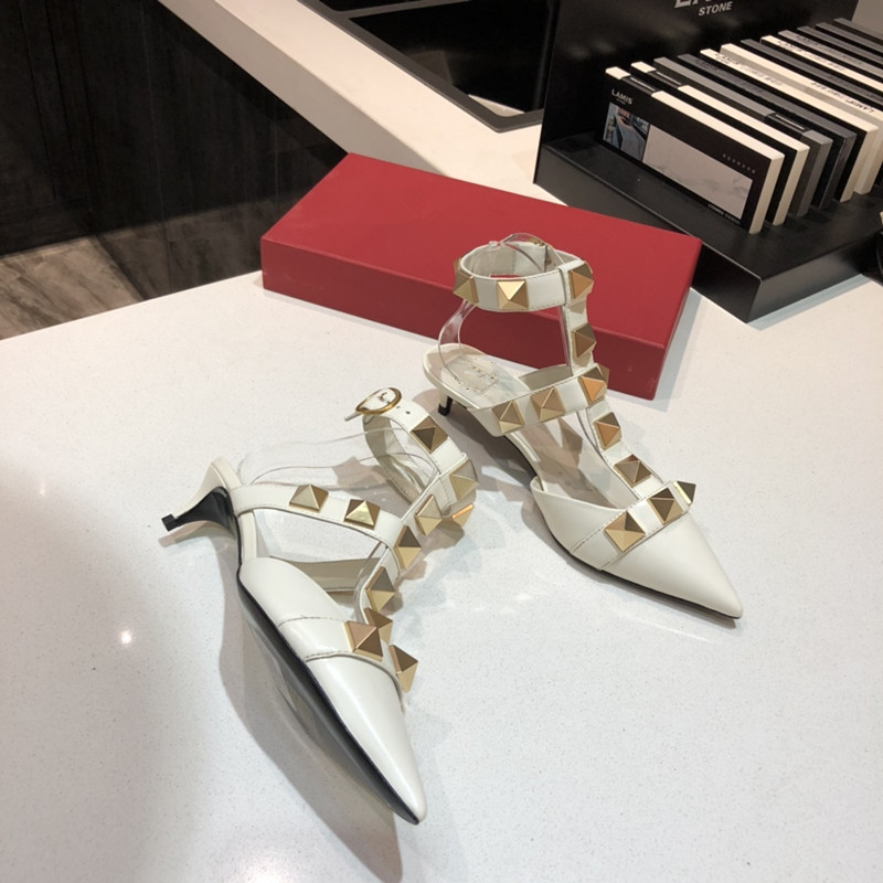 

2021 spring and summer latest women's sandals brand handbag designer slide customized fashion spiked shoes increased external wear Baidu series, Red