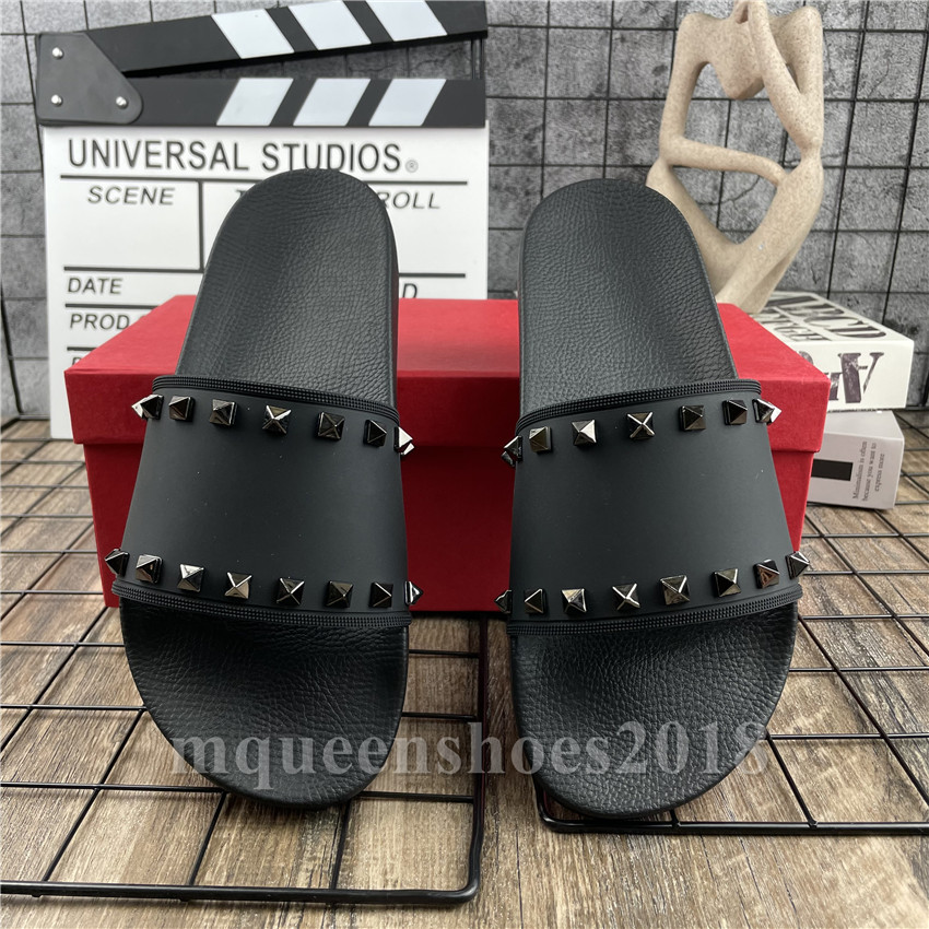 

Black Spikes Slippers Scuffs Slides Ladies Womens Summer Sandals Beach Slide Ladies Trendy Shoes Print Leather Flowers Bee 36-46 With Box, Black vt word