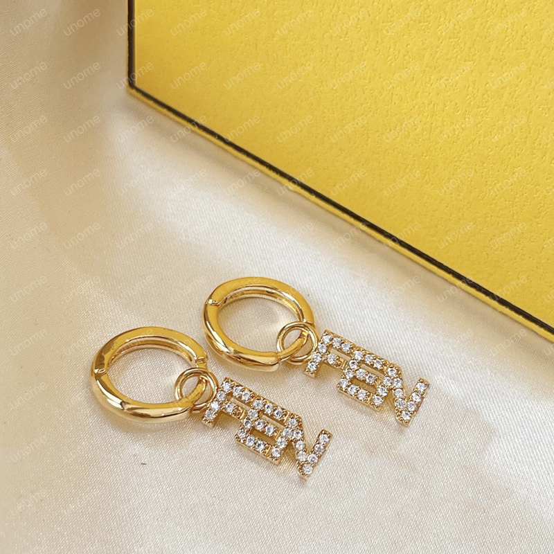 

Classic Designer Stud Earrings Pearl F For Women Men Earring Luxurys Designers Heart Gold Hoop Letter Stud Earrings Jewelry