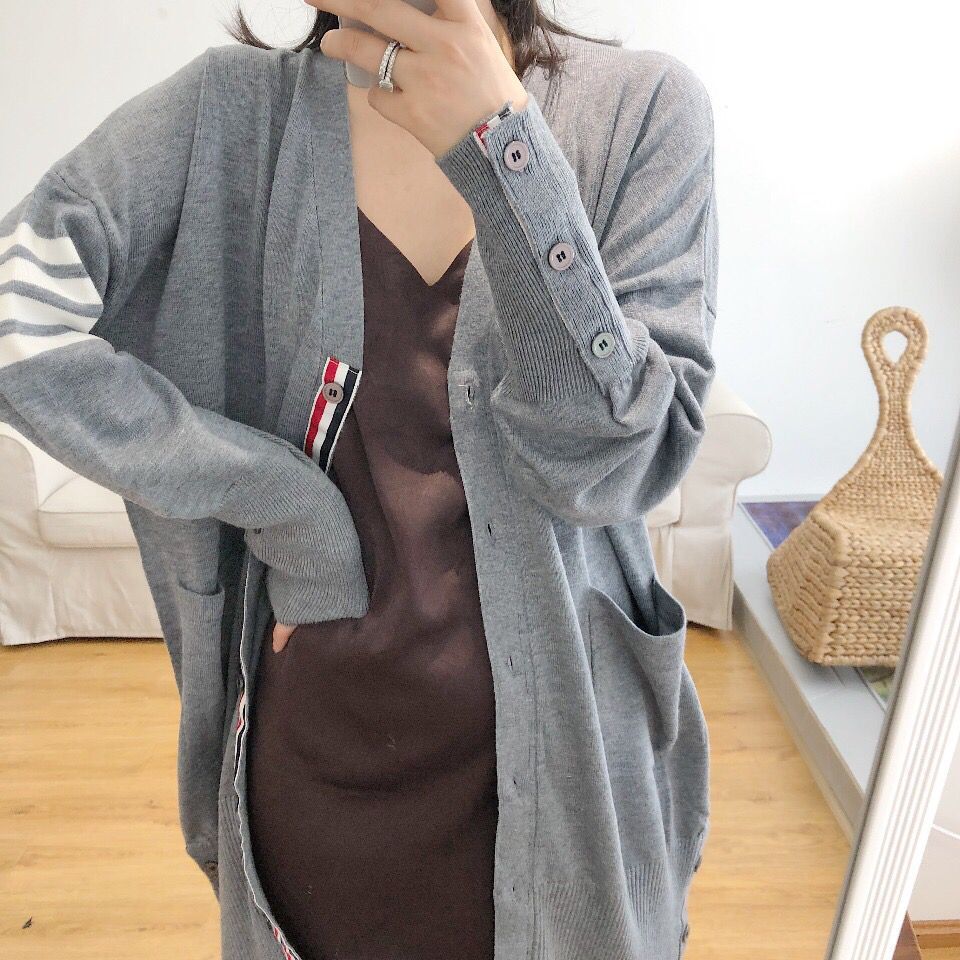 

21 autumn winter Korean version four bar arm stripe TB knitted V-neck cardigan coat casual versatile medium and long style, Gray