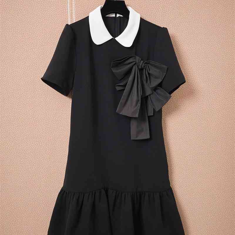 

Truevoker European Women Chic Robe Hepburn Dress Lady Short Sleeve Peter Pan Collar Bow Preppy Girl Black Pleated Vestidos 210602