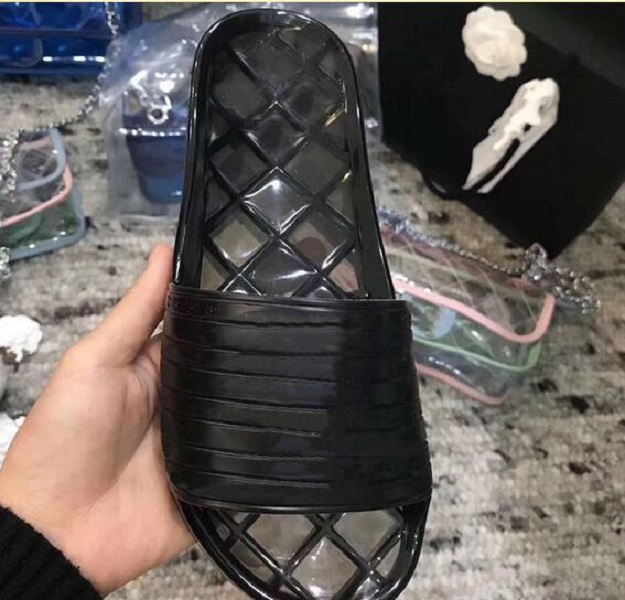 

Sale- 2020 new jelly slippers womens designers slide sandals Color mixing high quality PVC hot Sandals Ladies popular flip flops RYXJSRX, Black