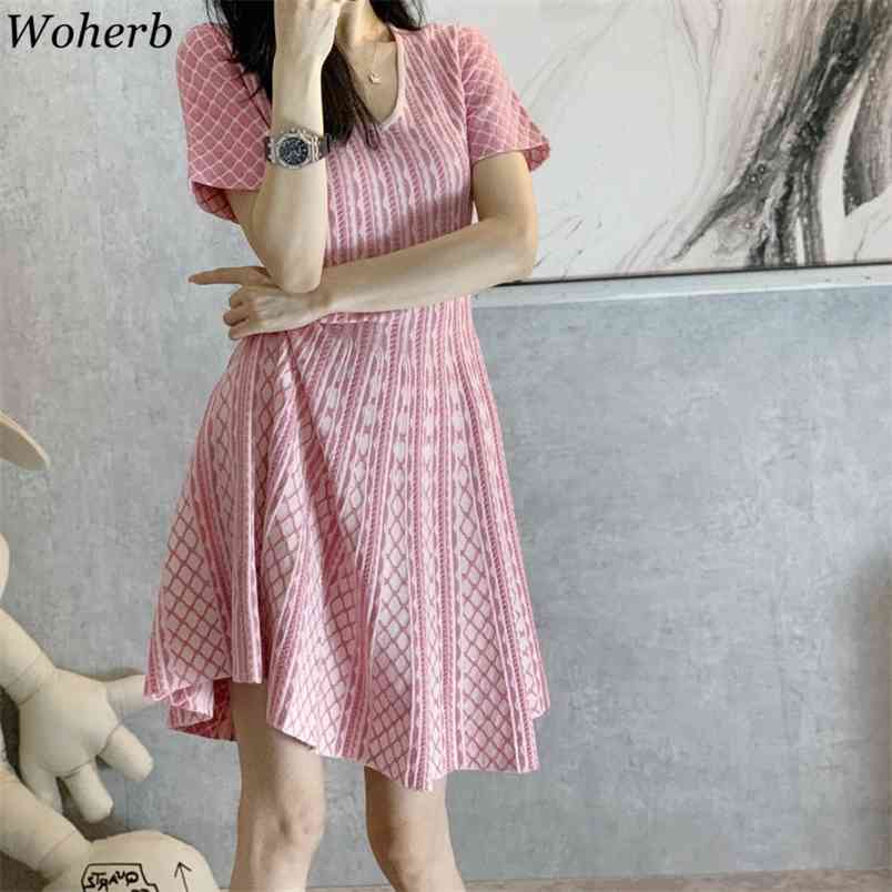 

V Neck Pink Dress Women Korean Chic Ladies Knitted Robe Summer Plaid A-line Pleated Elegant Vestidos Fashion 210519