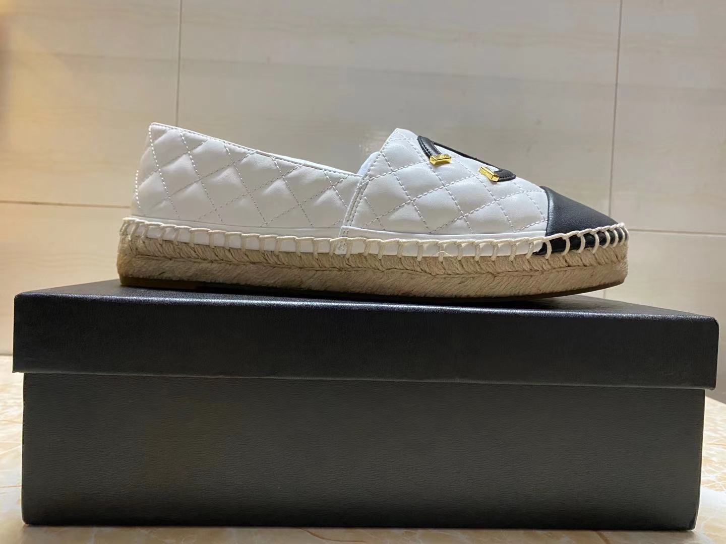 

2021 designer slides Women flip flops Leather sandal Double Metal Black White Brown slippers Summer Beach Sandals with BOX size 35-41