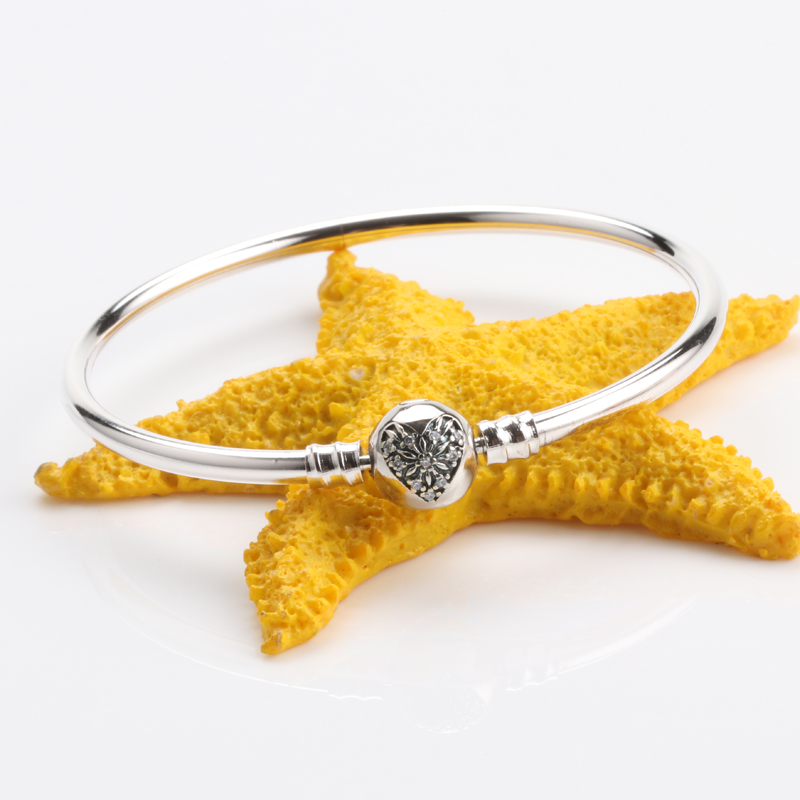 

Hot Fashion 100% wholesale 925 Sterling Silver bracelet Bangle with LOGO Engraved for PB0011 European Charms and Give your girlfriend a DIY gift
