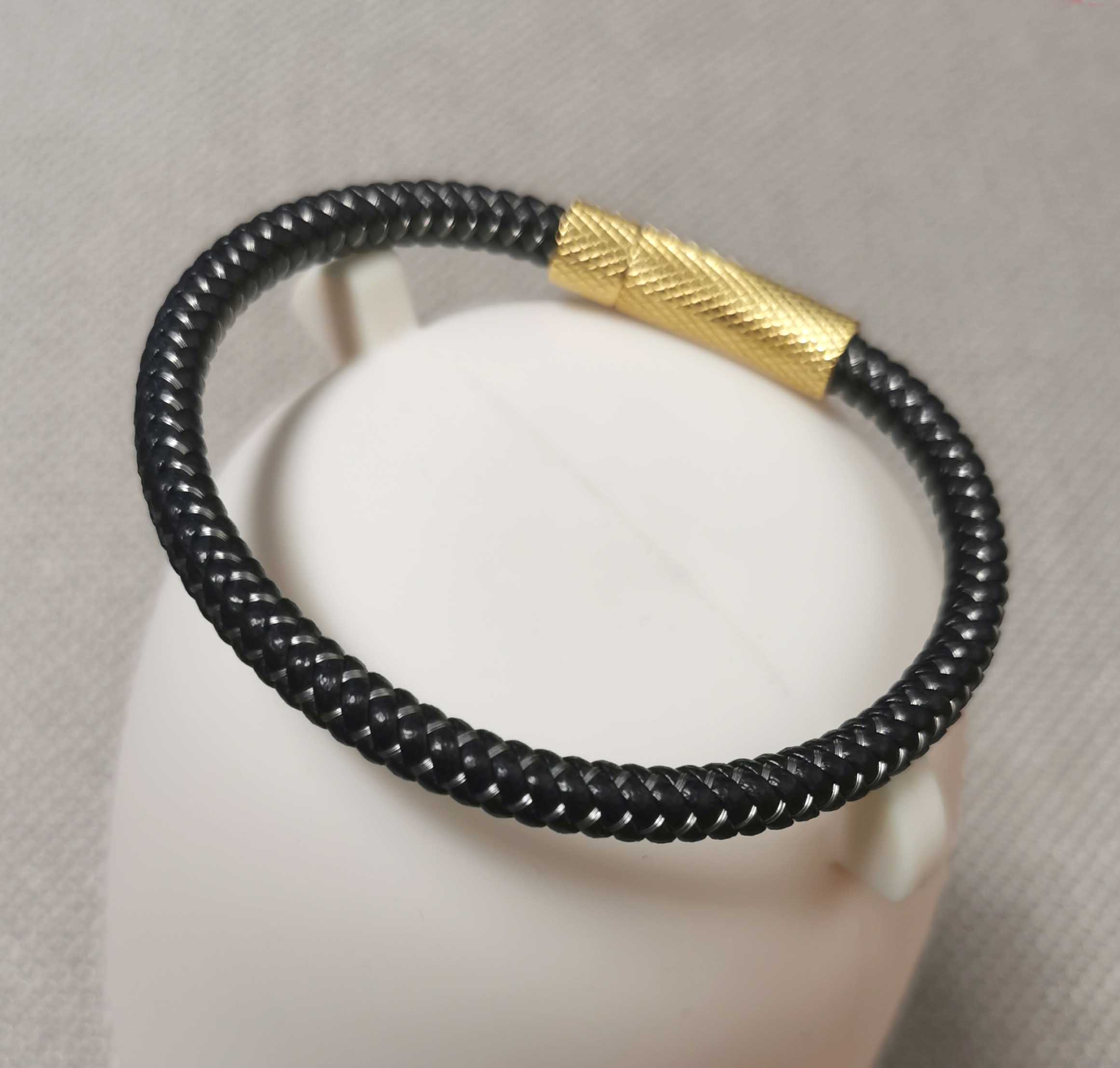 

Top quality black bracelet with silver color plated and gold clasp for man engagement jewelry gift PS4441