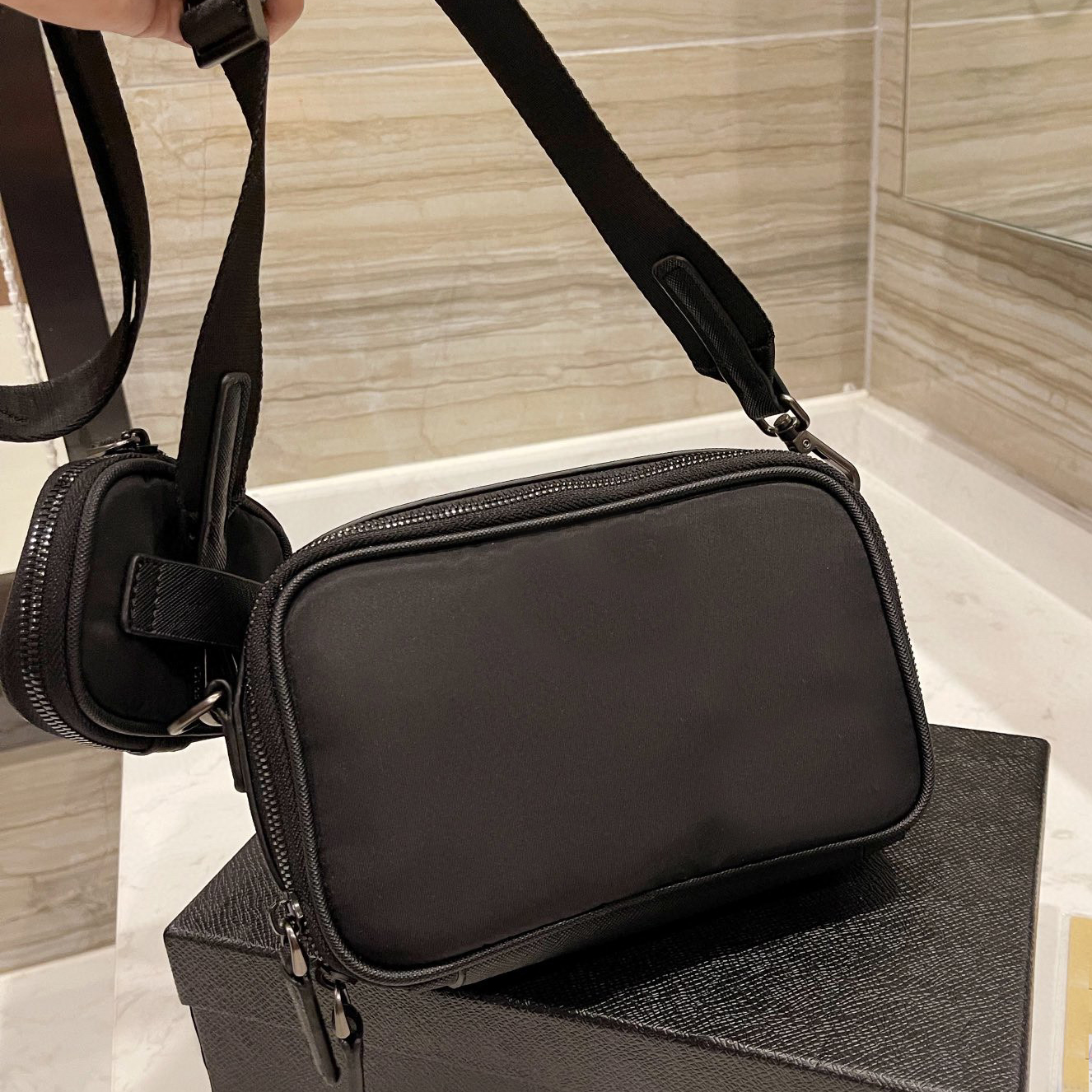 

briefcase Bags Luxury Designer Brand Fashion Shoulder Handbags High Quality men chains letter purse business phone bag wallet cross body totes vintage Two-in-one, No bags