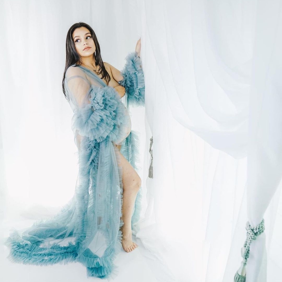 

See Thru Pregnant Women's Prom Dresses V Neck Maternity Long Robes for Photo Shoot Ruffles Cap Sleeve Evening Gowns, Hunter green