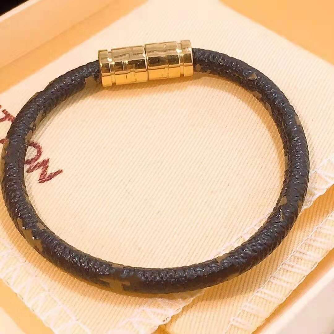 

2021 Fashion Bracelets for Woman or Man Bracelets High Quality Leather Bracelet for Couple Bracelet Top Quality Jewelry Supply