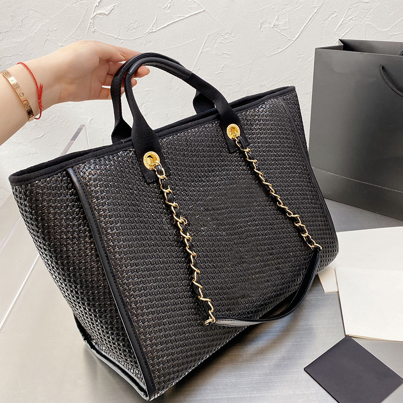 

high-end luxury ladies must-have big-brand leather shopping bags, witha small bag inside, classic designer design, portable or a gift box