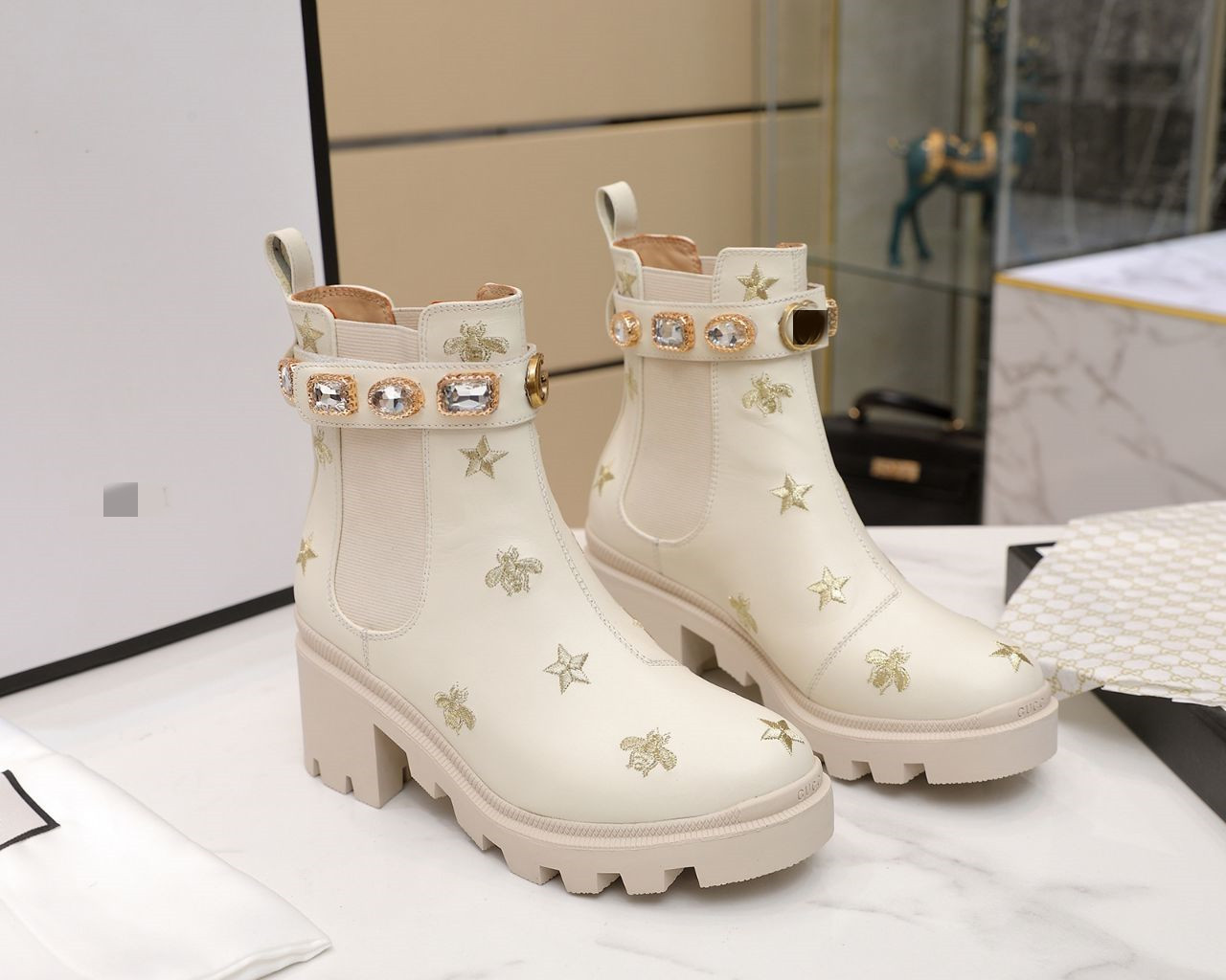 

Martin short boots 100% cowhide Belt buckle Metal women Shoes Classic Bee Thick heels Leather designer High heeled Fashion Diamond Lady boot