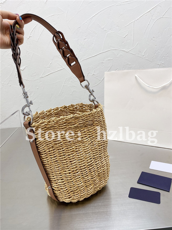 

Corn Husk And Leather Bucket Bag Crocheted Raffia Bag Woven Leather Handle Metal Triangle Totes Purse, Color 01