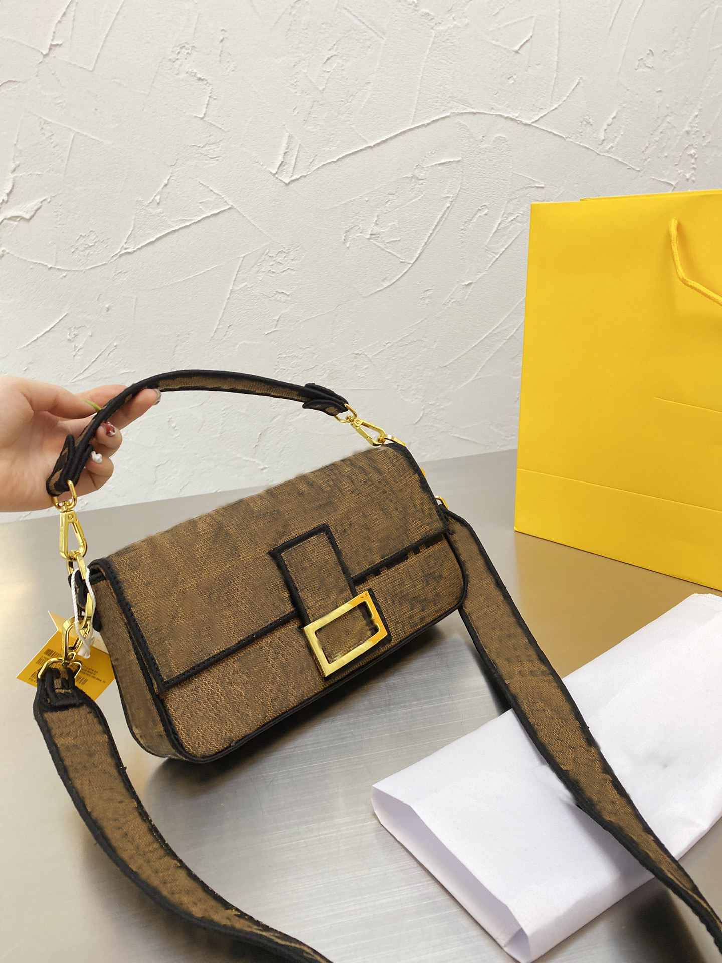 

2021 Fashion Luxurys designers crossbody bag Baguette handbags Tote shoulders Vintage Purse with Wholesale price XT FD, Extra shipping cost