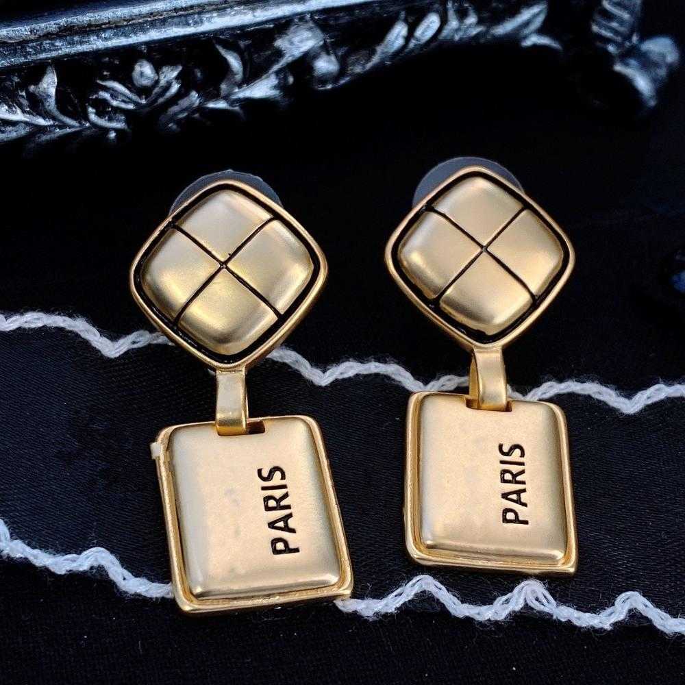 

Hot Brand Yellow Gold Color Fashion Jewelery Woman Vintage Square Word Earrings Party High Quality Cute Party Studing Jewelry