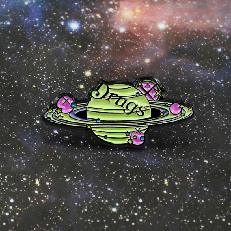 

Universe Planet DRUGS Brooch Solar System Planet Earth Saturn Moon Mars Motion Trail Badge Enamel Pin Give To Astronomy Lovers, As picture