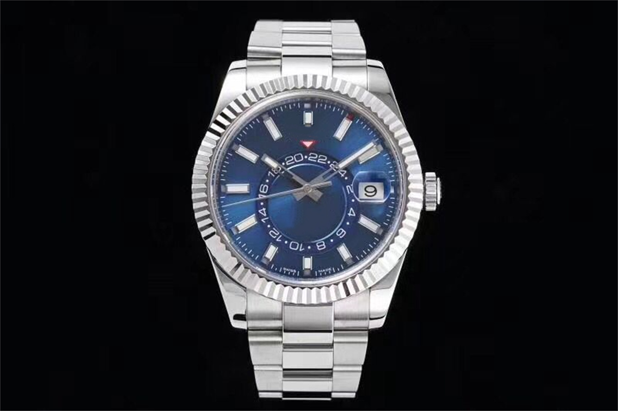 

Men's watch with triangular pit pattern sapphire mirror, fully automatic mechanical refined steel shell, three rows of chain link oyster folding buckle42mm, Single row non delivery