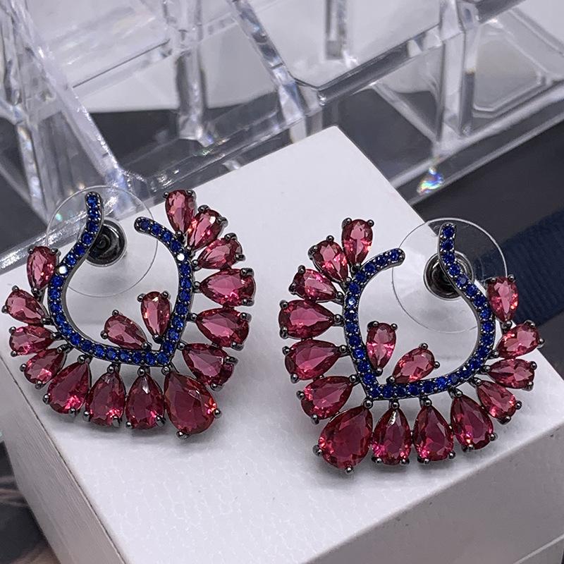 

Dangle & Chandelier French Retro Court Style Drop-shaped Fan-shaped Peach Heart Earrings Crystal Zircon Stitching Elegant High-end