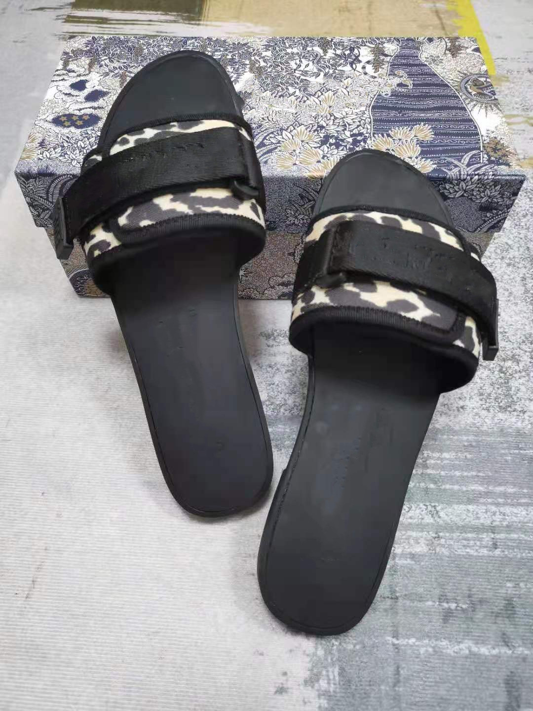 

New2021 Slide Sandals Designer Shoes Luxury Summer Fashion Wide Flat Slipper men and women Sandal Flip Flops 0524, 02