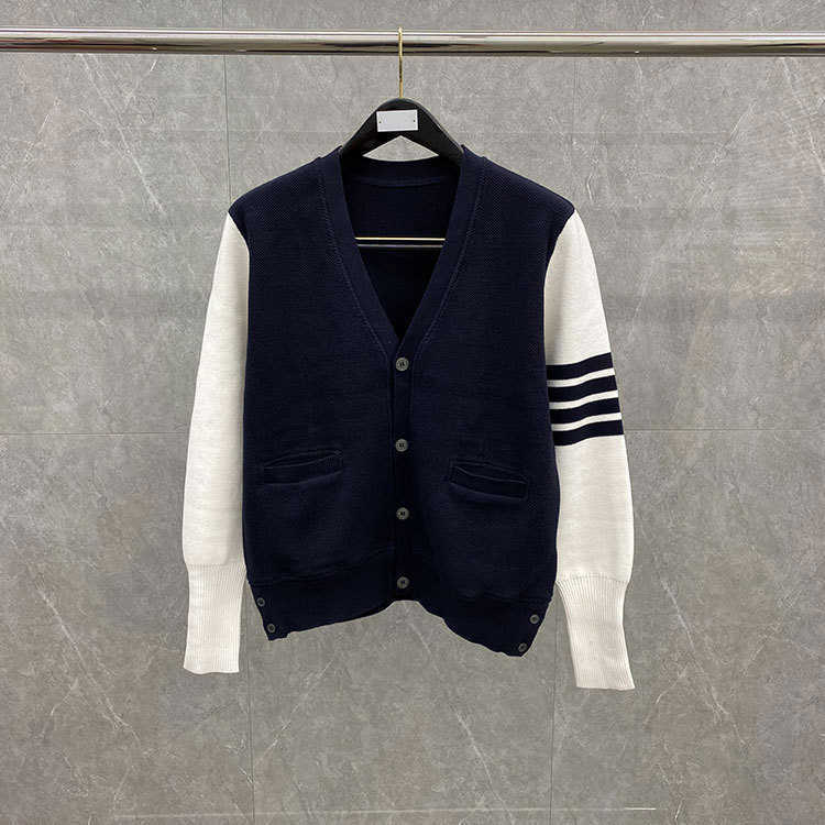 

2021tb Thom Brand Autumn Men Jacket Tb Striped Coat Wool High Quality Cardigan V-neck Soft Korean Design Sweater, Navy blue