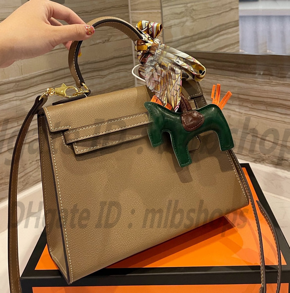 

Luxurys designers High quality H Fashion womens Shoulder Bags Handbags wallet Clutch lock silk scarf Bag Totes CrossBody 2021 Handbag purses Best-selling, No bags