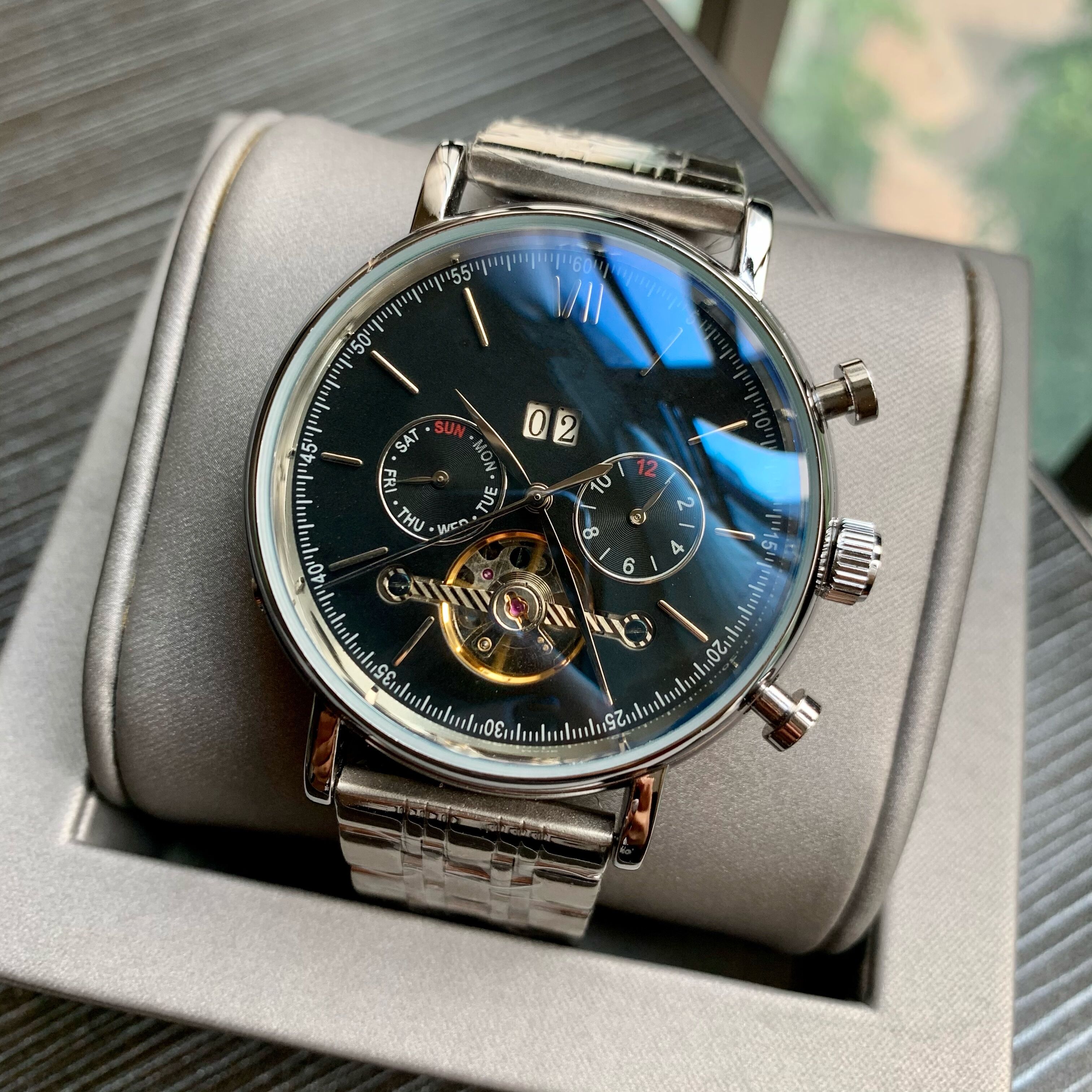 

Watches Men Luxury Automatic Mechanical Movement Multi Function Month Week Calendar Leather Strap With Steel 5556, Slivery;brown