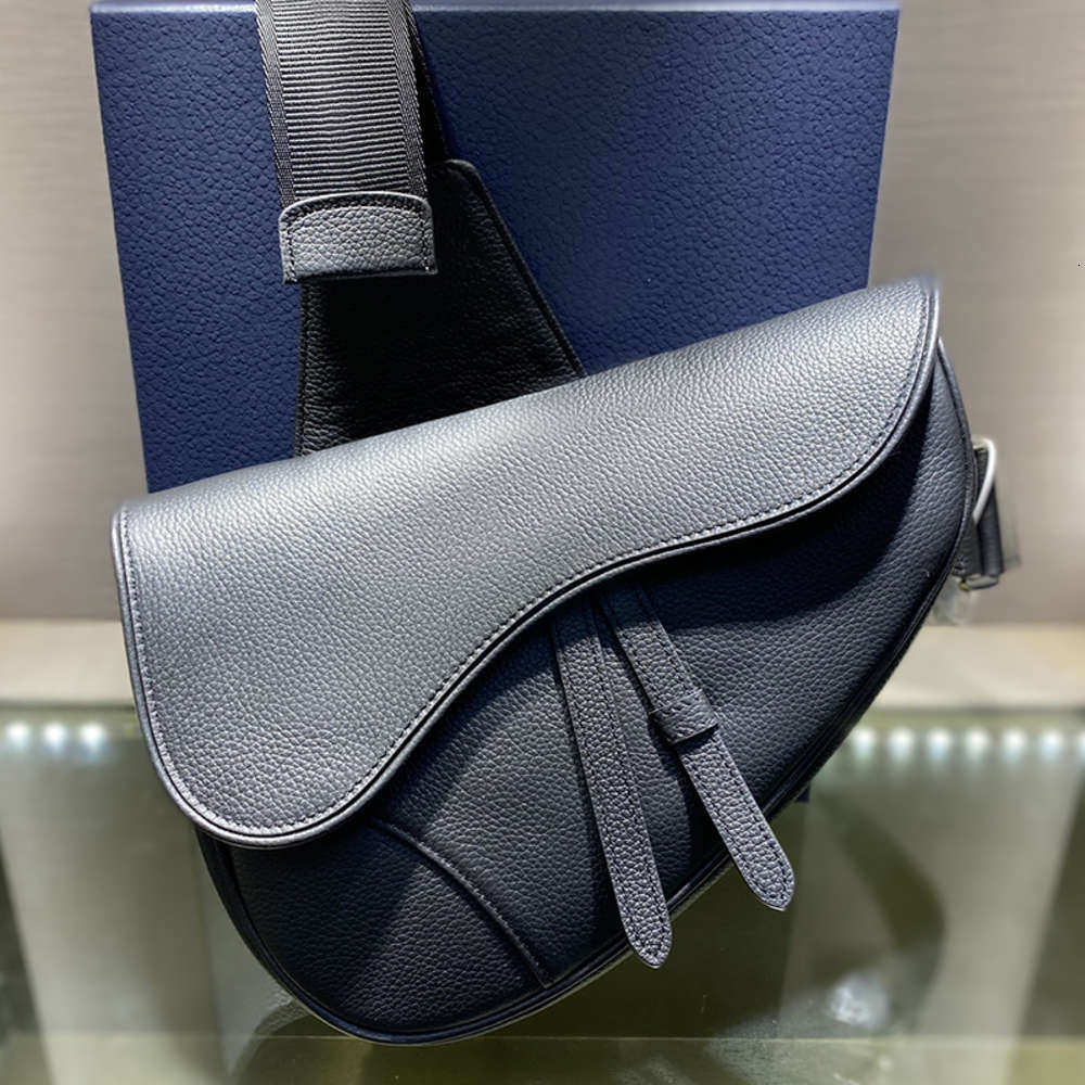 

7A+Fashion The new series Saddle bag A fine textured calfskin Stitches and simple bag shape All of them are particularly textured contracted fashionbag