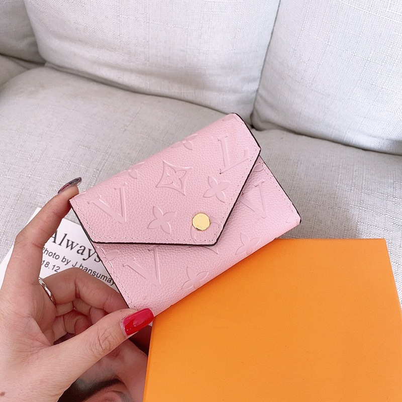 

Women Luxurys Designers Bags Short Wallet 2021 Top Quality Handbag Imprint Old Flower L Bag Genuine Leather Messenger Ladies Travel Wallets, Red;black