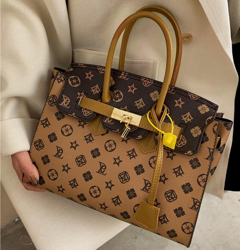 

Designers Luxurys Handbags Crossbody bag Classic flower Brown Women High-quality Totes Handbag Shoulder Cross Body chains With Dustproofbags, W2