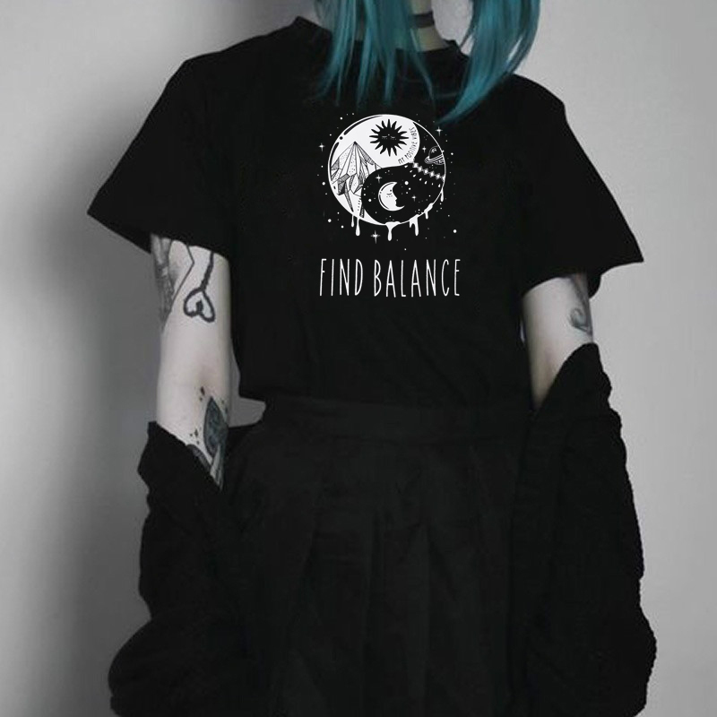 

Sun And Moon Find Balance Graphic Tee Gothic Style Dark Tumblr Harajuku Hipster Cool Grunge Black Women Tee T-Shirt 210518