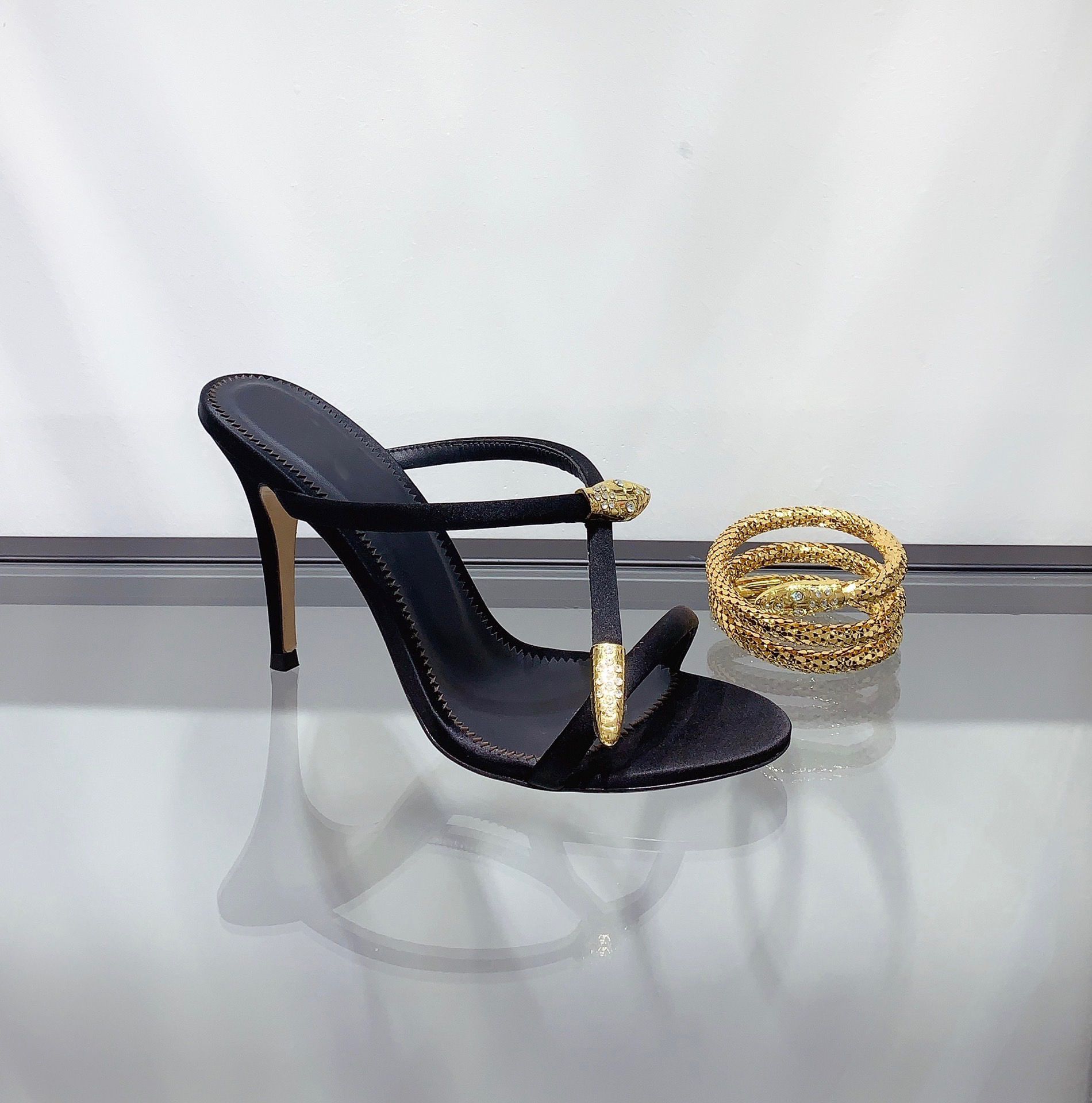 Femmes mode véritable cuir en cuir sandales glissantes sexy 7,5 cm stiletto talon sandal luxurys conceptions de mariage porno fête de nuit chauss