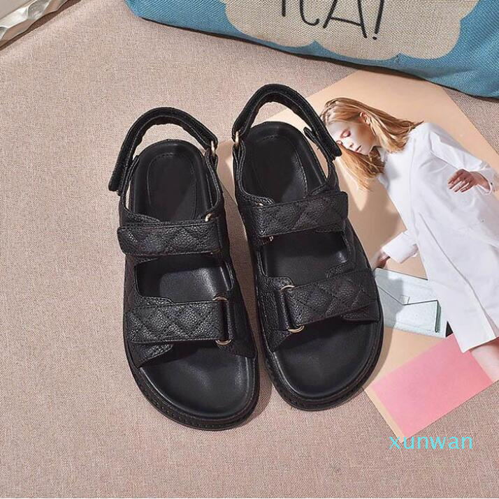 

2021 Designer Women Sandals Black White Grid Pattern Magic Stick Shoes Versatile Casual Sports Sandal Velcro Flat Stylist Shoe with box, Color 2