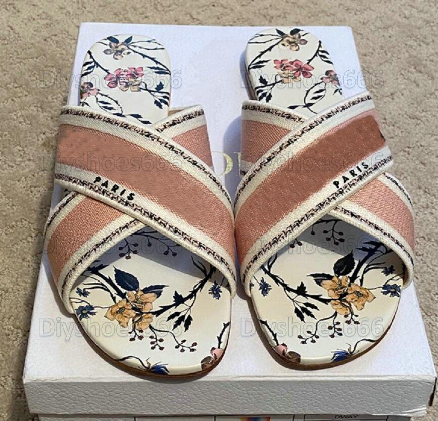 

Paris Embroidered Dway Criss Cross Sandal Slipper Canvas Mutabilis Womens Designer Luxury Slippers Flip Flops Sandals Floral Brocade Beach Scuffs, Black