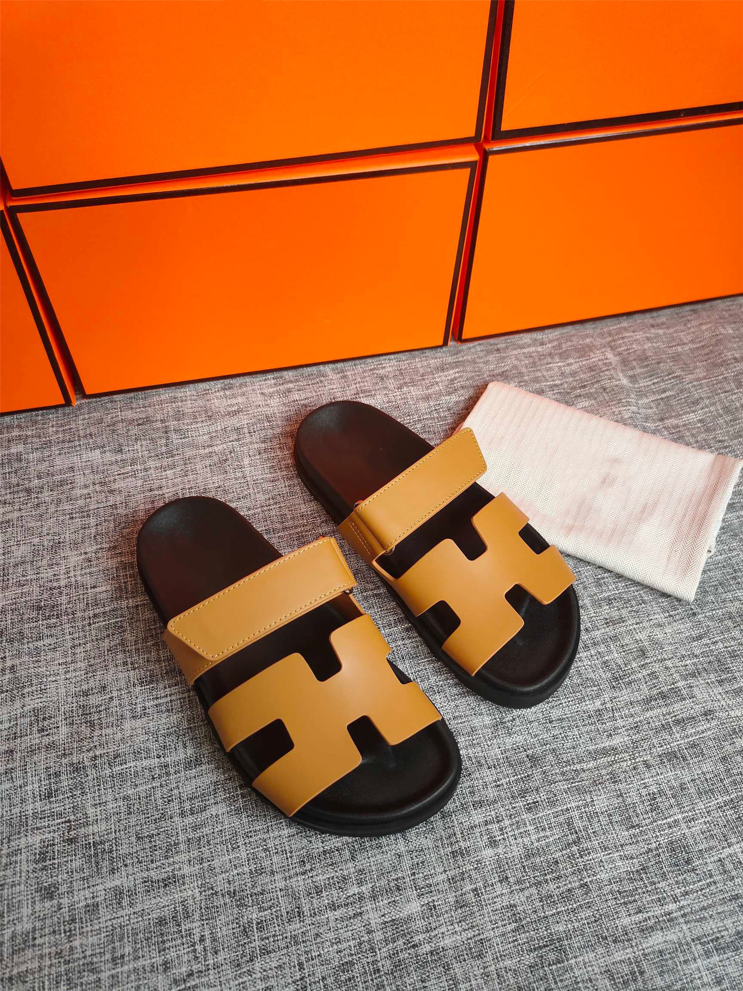 

Genuine leather slipper novel design casual occasion lovely model size35-40, Black