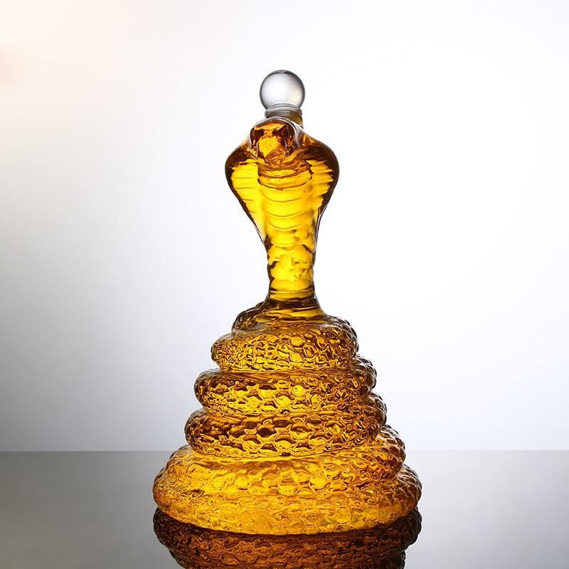 

Lead-free fashion home party animal cobra shaped Whiskey Decanter for Liquor Scotch Bourbon DDC-201
