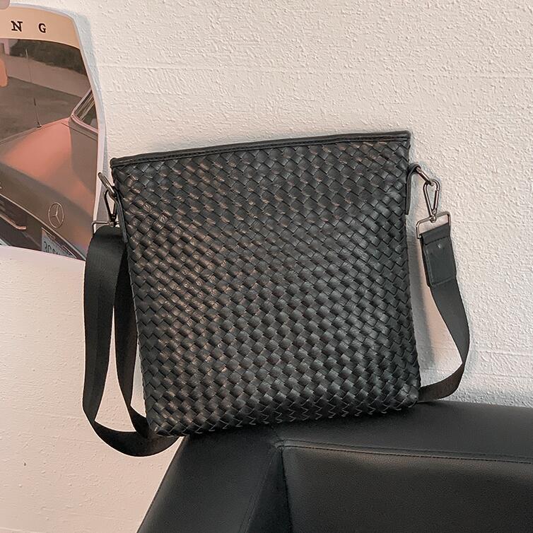 

Factory wholesale men handbag Knitting messenger bag outdoor leisure leather shoulder bags street fashion Joker Knittings handbags, Black
