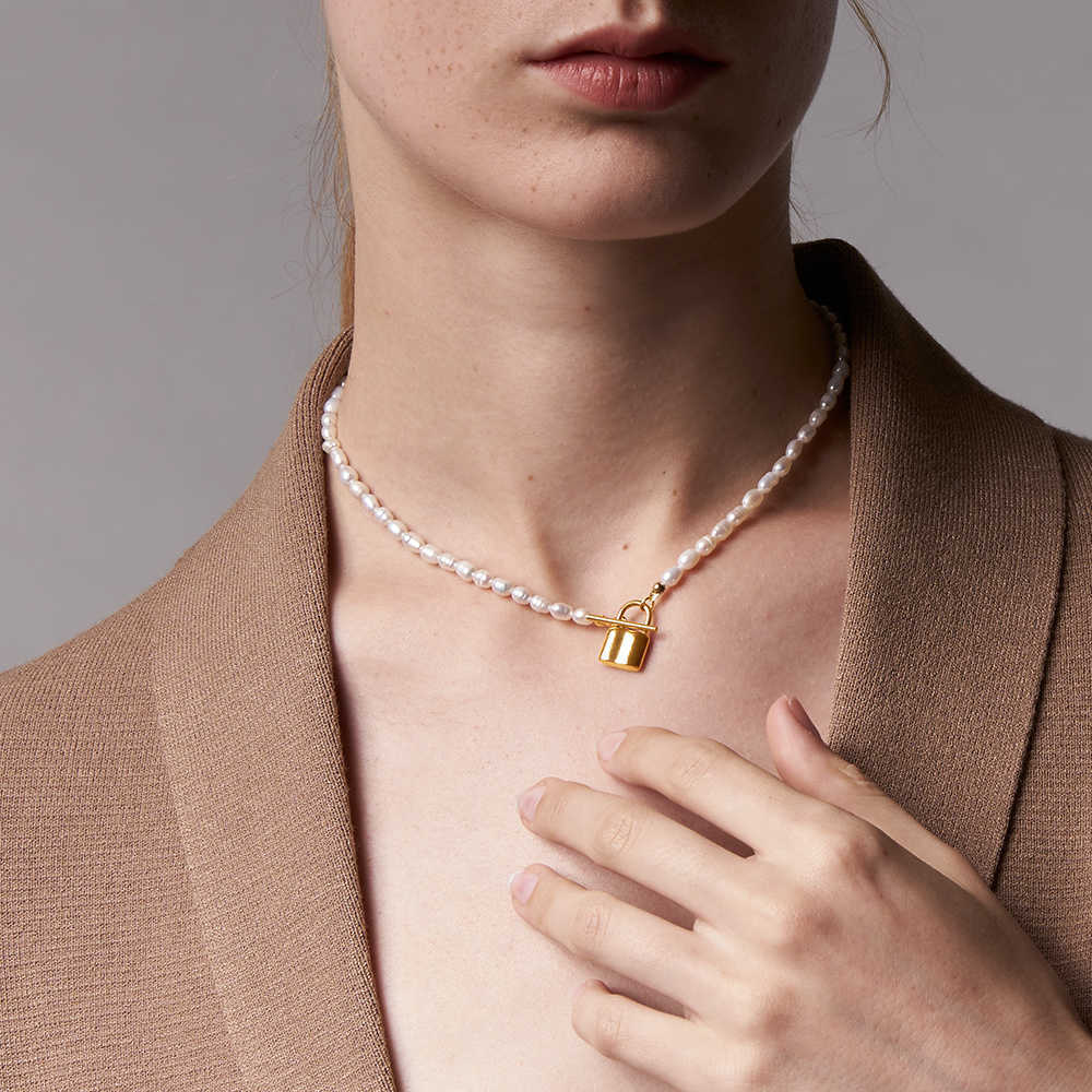 

ENFASHION Natural Pearl Chain Choker Necklaces For Women Gold Color StainlSteel Lock Pendant Necklace Fashion Jewelry P3140 X0707