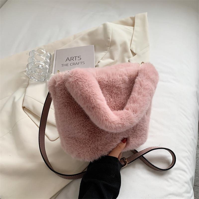 

Evening Bags Design Furs Women Handbag Soft Plush Hobos Totes Shoulder Winter Furry Ladies Crossbody Female Messenger Bucket Bag, White