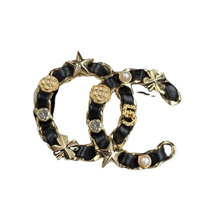 

Black sheepskin Rhinestone Pearl clover Brooch brass star Brooch