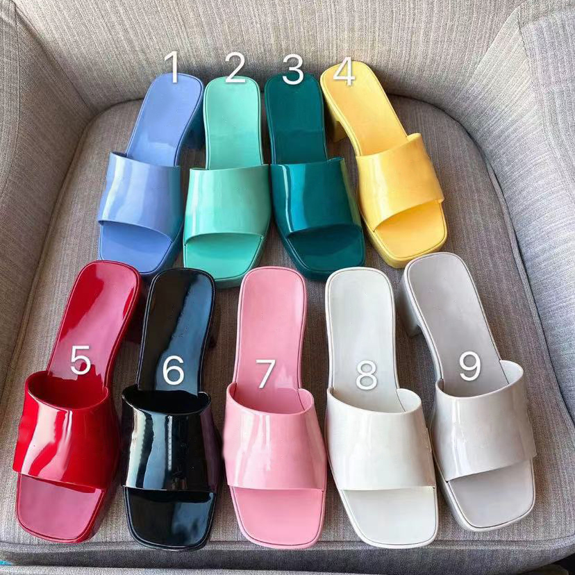 

2021 Summer Women Printing Sandals Candy Colors Thick Bottom Shoes Platform Alphabet Lady Patent Trainers Beach Holiday Outdoor Slippers With Box, Color 1
