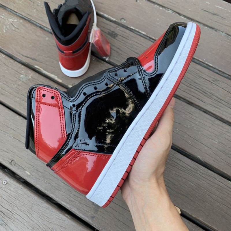 

2021 Top Quality High Jumpman 1 OG 1s Mens Basketball Shoes Bred Patent University Blue Obsidian Men Retros Sneakers Women Trainers Size 13, Bubble wrap packaging