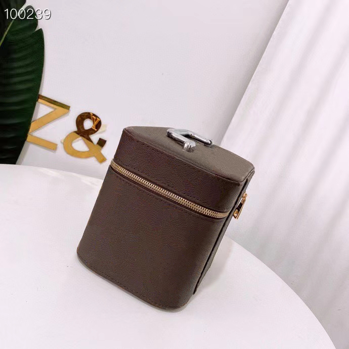 

Classic Professional Makeup Bag for Women Cosmetic Bags Portable Zipper Make up Case PU Leather Beauty Cases Hand Held, Brown