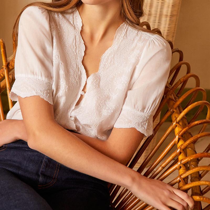 

Women' Blouses & Shirts V-neck Hollow Out Blouse 2021 Spring Summer Puff Sleeve Exquisite Embroidered Lady Sweet OL Shirt And Top, A white