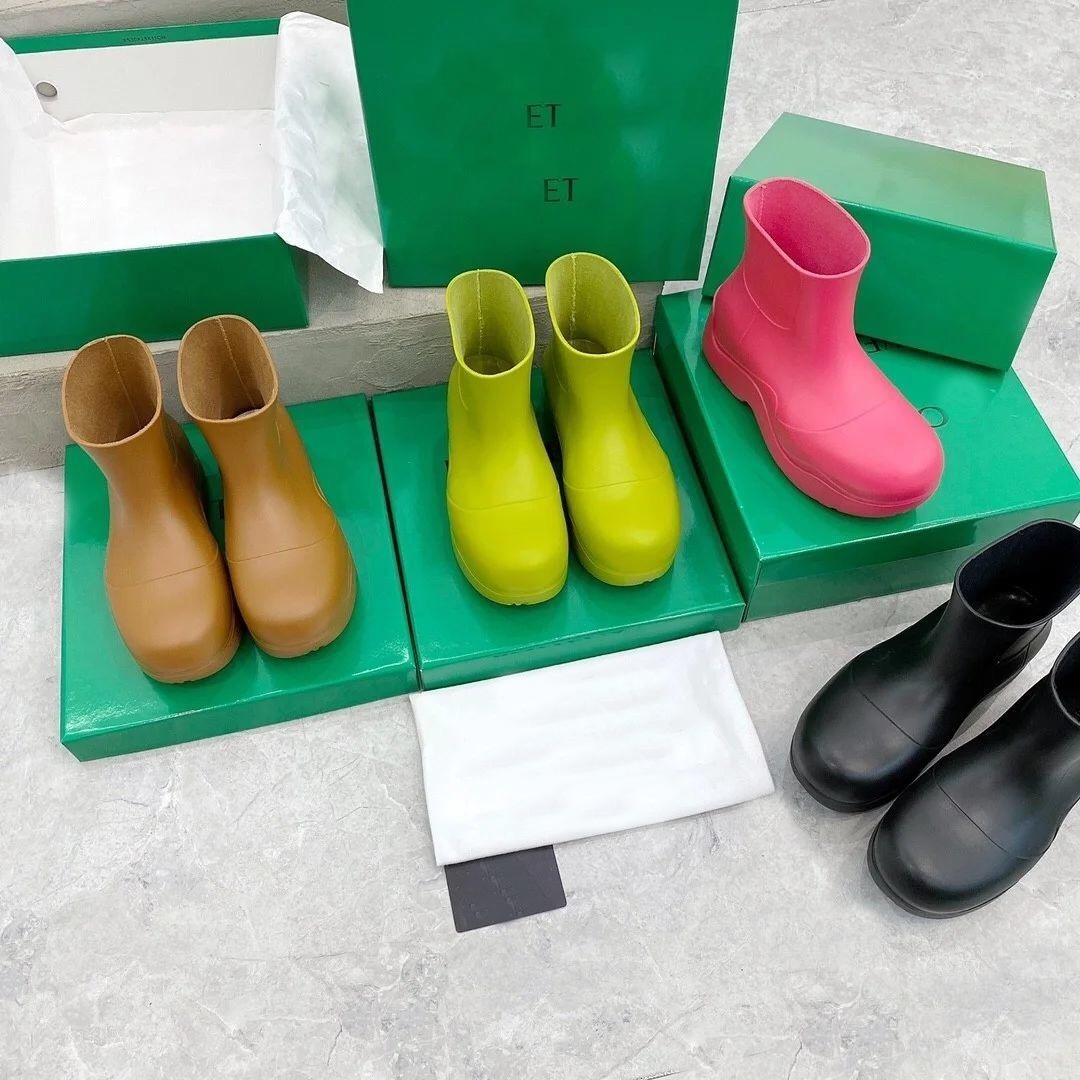 

New Environmental protection rain Boots Platform shoes Star same style Chaelsea Boot Green white black Fashion all-match Non-slip Wave Color